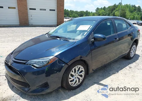 2018 Toyota Corolla Le z USA, uszkodzony, nr VIN 5YFBURHE5JP836783